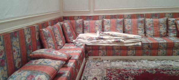 canapé angle avec coussins esprit oriental